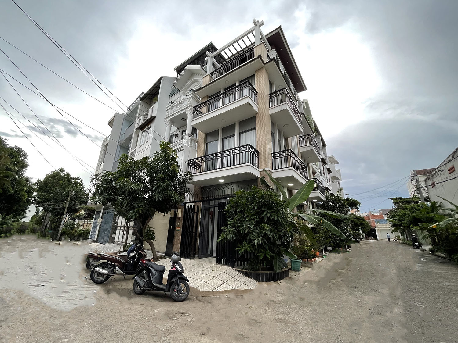 Bán nhà Đường Phạm Văn Đồng, Thành Phố Thủ Đức Tuyệt phẩm 3 lầu căn góc 2 mặt tiền hẻm nhựa 8m